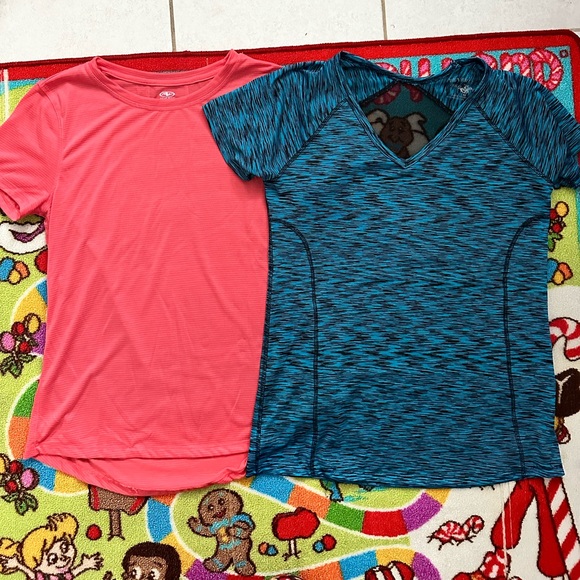 Woman’s athletic tops 🩷 - Picture 1 of 5